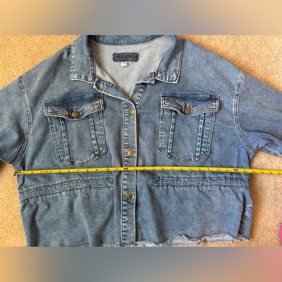 Maurices Denim Jacket Light Wash with Adjustable Waist & Raw Hem Size 2X - Picture 2 of 15